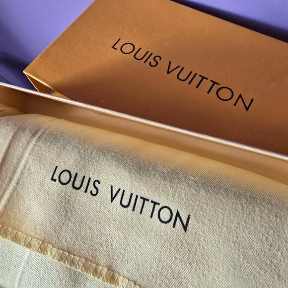 Louis Vuitton Clutch Dog Wallet - Picture 3 of 10